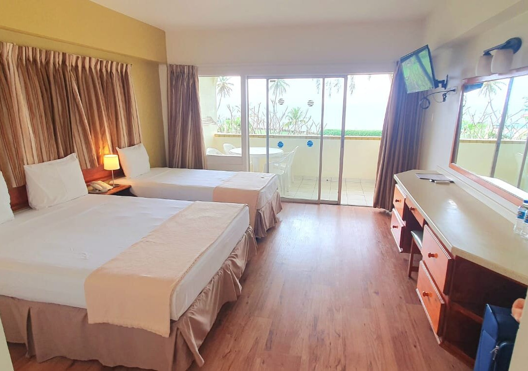 Crown Point Beach Hotel Limited主图