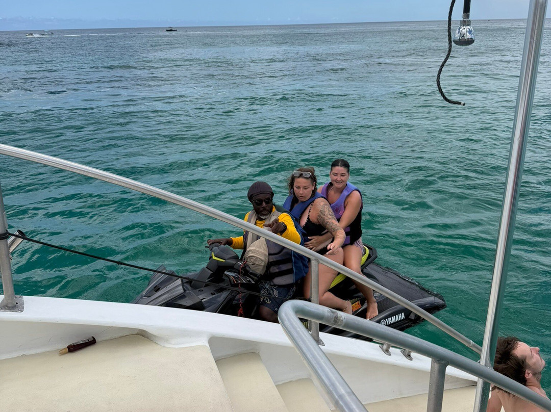 Cool Runnings Catamaran Cruises-布里奇顿必去景点