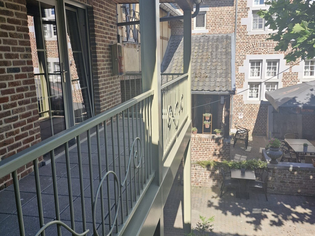 庞思岱富伦酒店主图