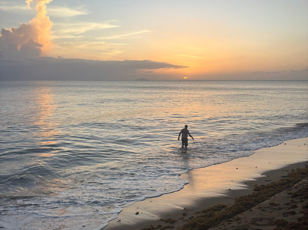 Tres Sirenas Beach Inn主图