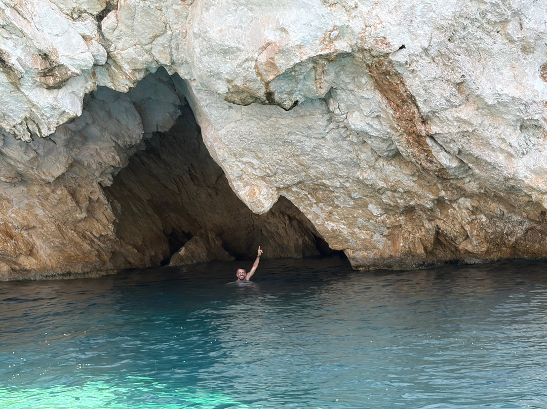 THE BLUE SEA MARIES-Porto Vromi必去景点