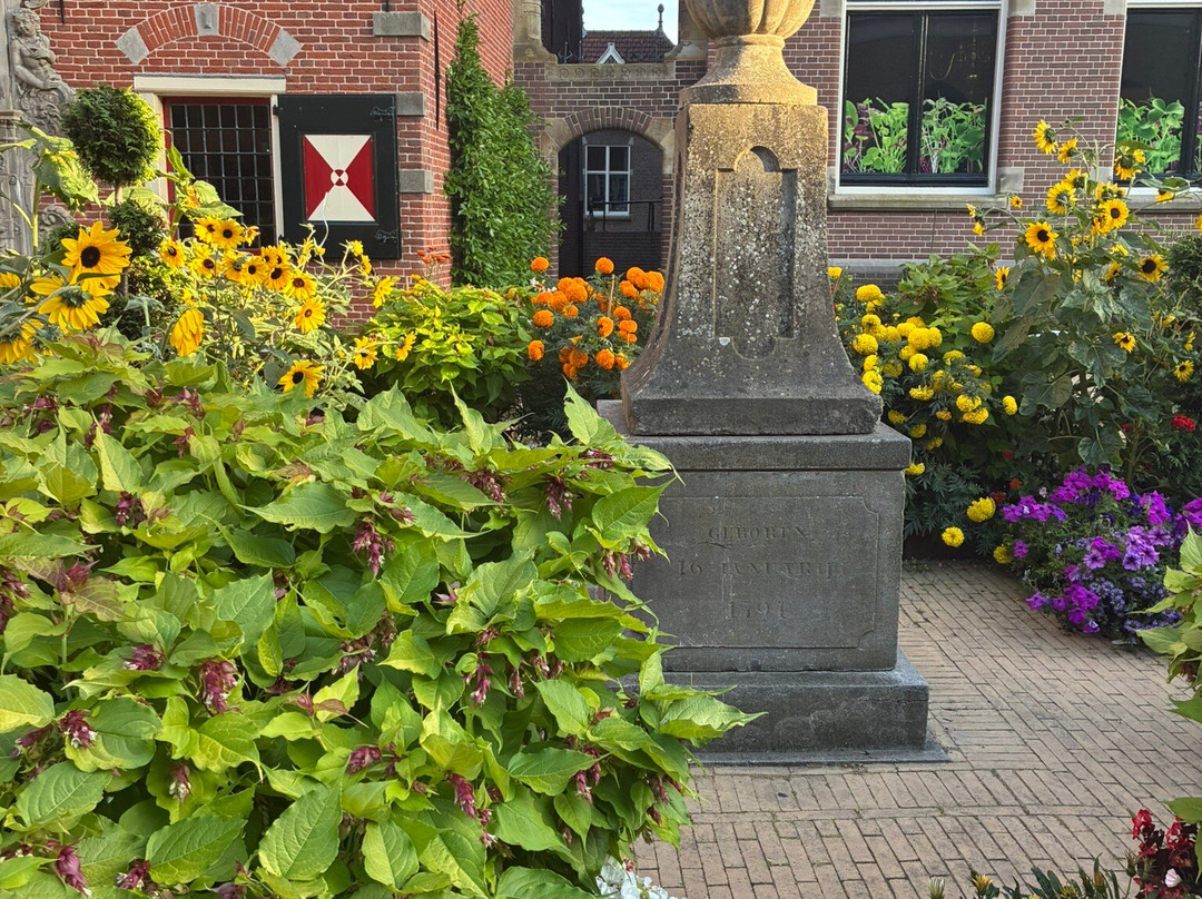 Oude Weeshuis (17e eeuw)-恩克赫伊曾必去景点