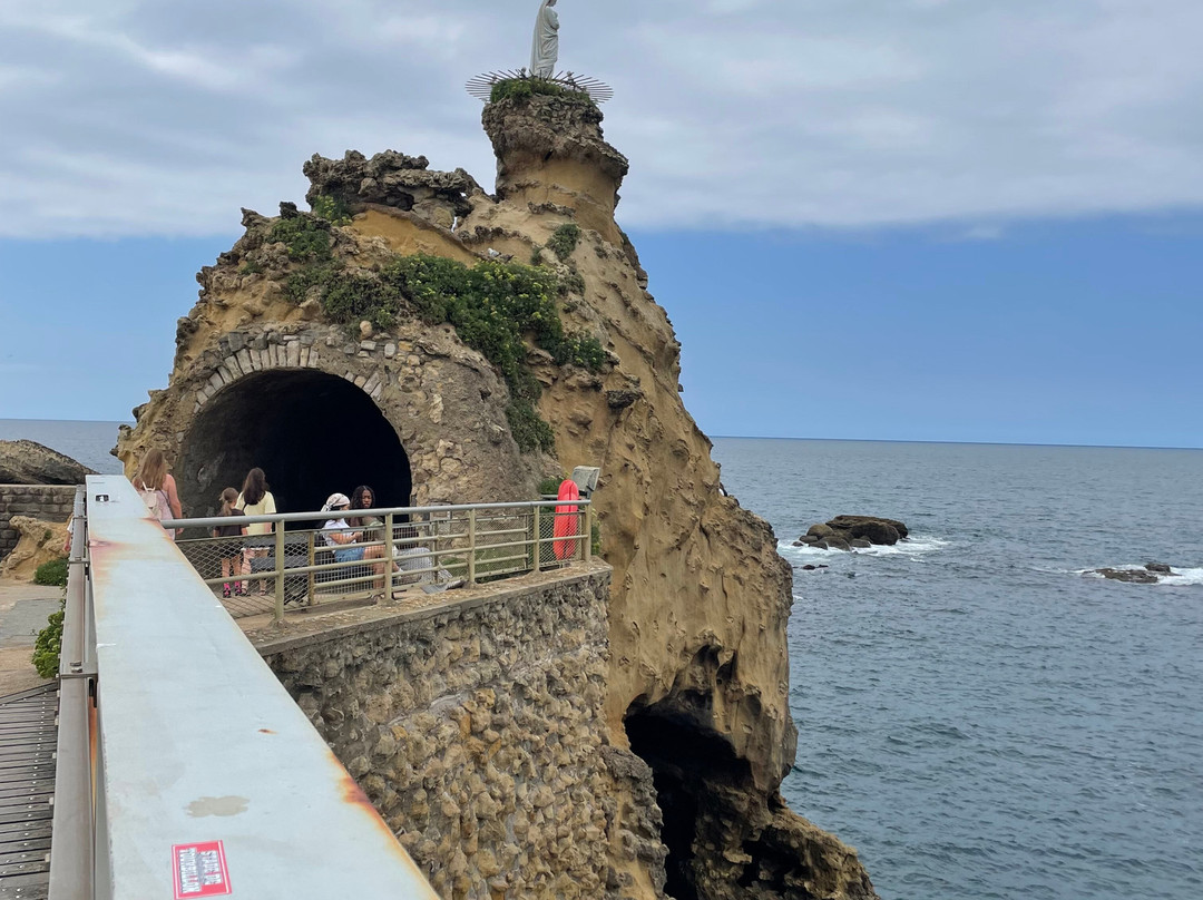 Rocher de la Vierge-比亚里茨必去景点