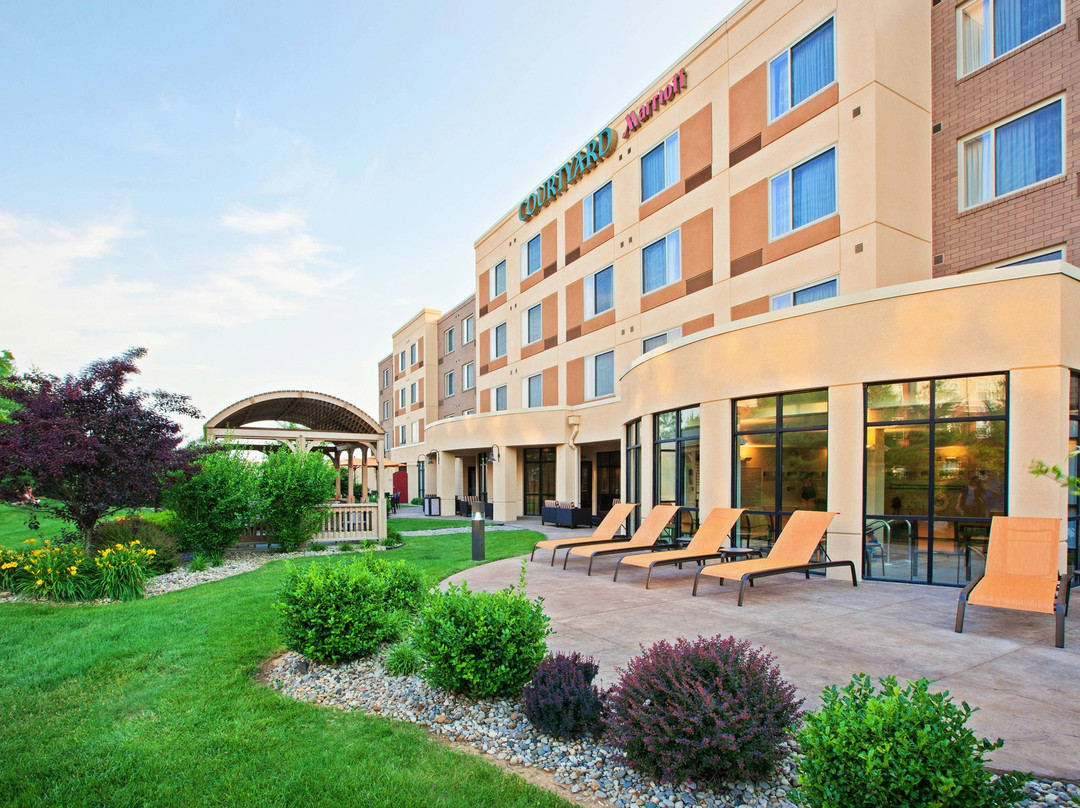 Crestwood酒店住宿-Courtyard by Marriott Louisville Northeast