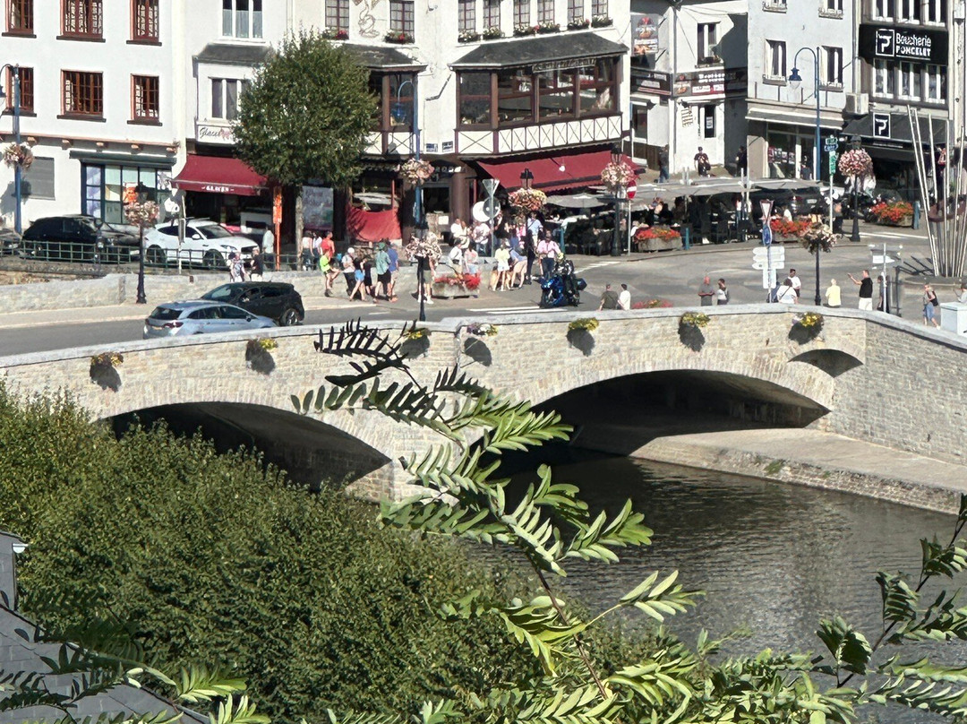 Pont De Liege-布容必去景点