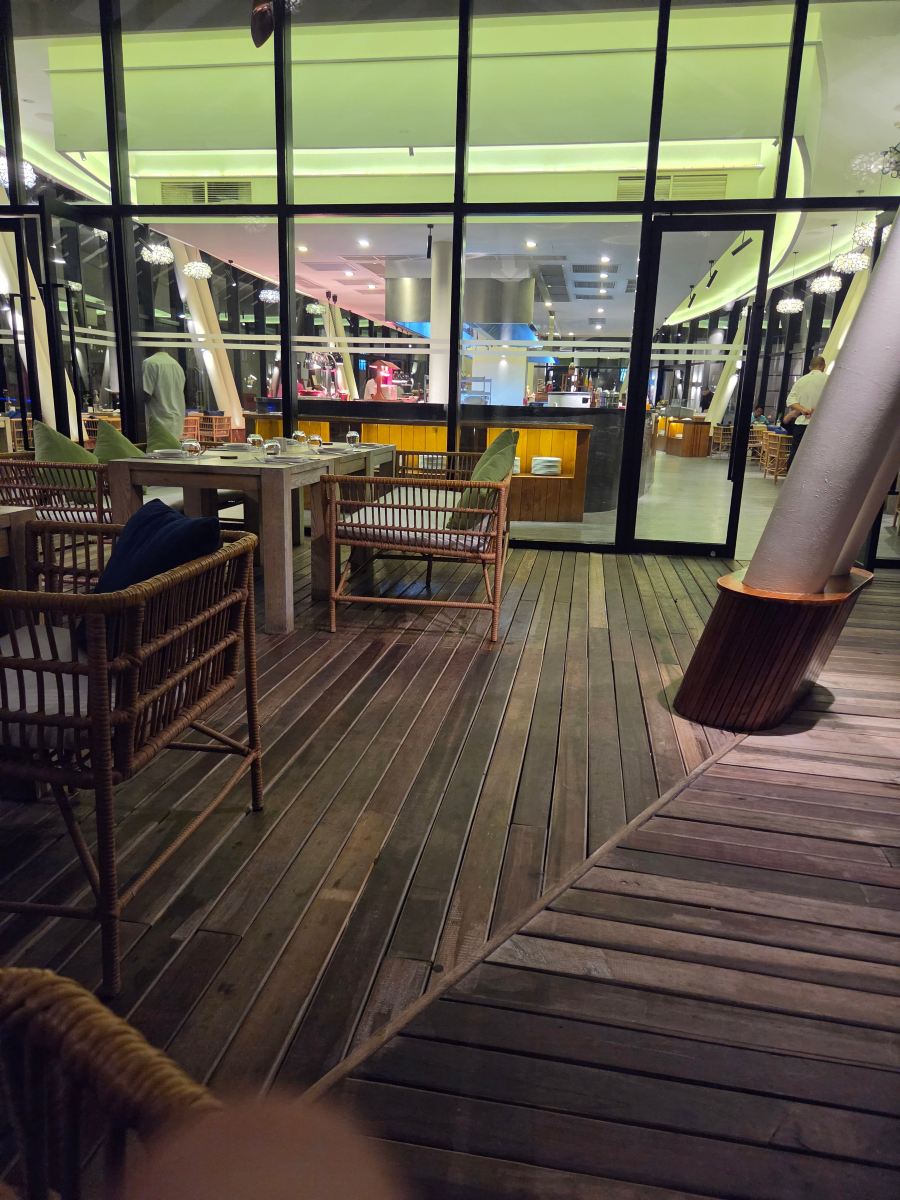 马尔代夫丽笙度假村-入住3晚及以上可享往返水上飞机接送 5折优惠-旅行者