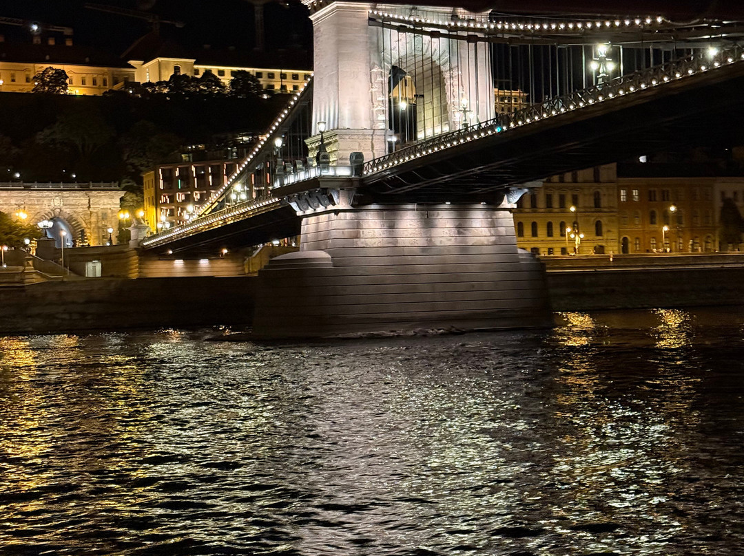 铁索桥（Szechenyi lanchid）-布达佩斯必去景点