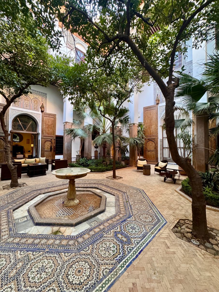 阿鲁萨里亚德酒店-旅行者