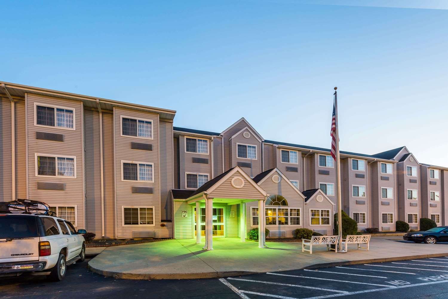 Microtel Inn & Suites by Wyndham Hillsborough-官方