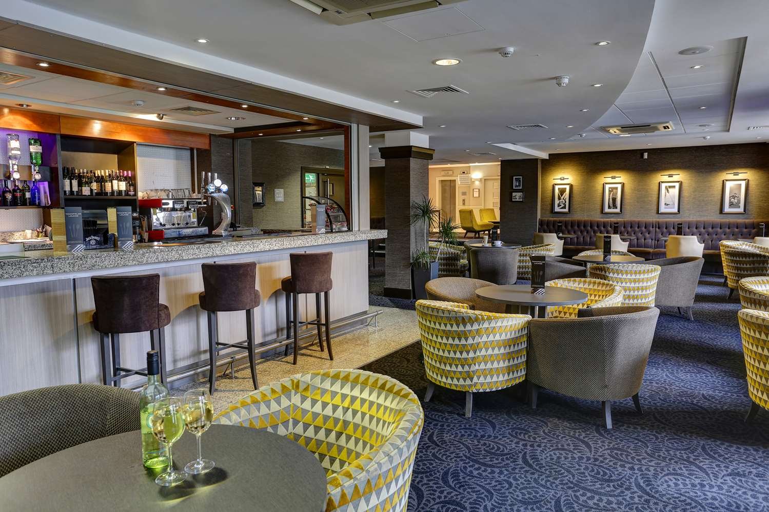 Cresta Court Hotel-官方