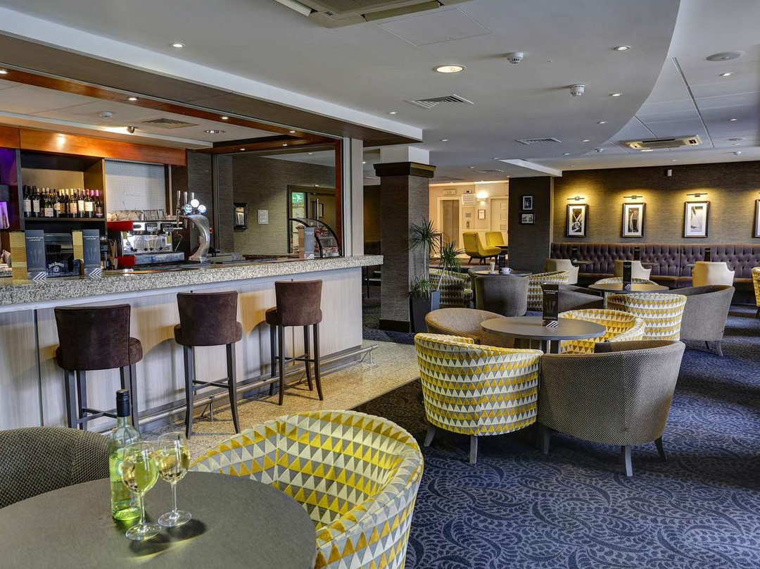 Cresta Court Hotel主图