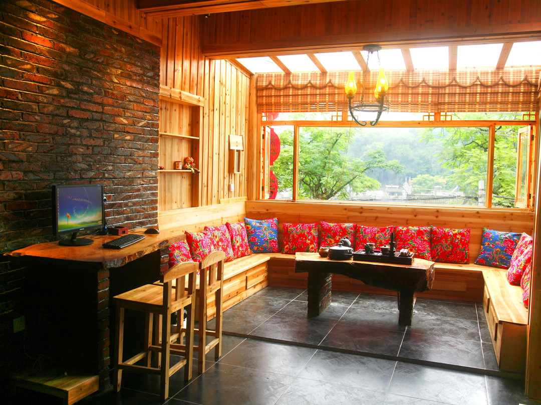 凤凰等你来主题客栈观景店主图