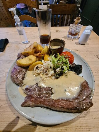 The George Hotel主图