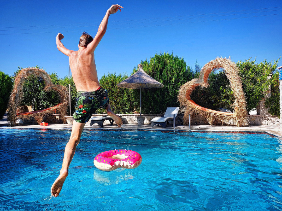 Elefteria Apts & Suites