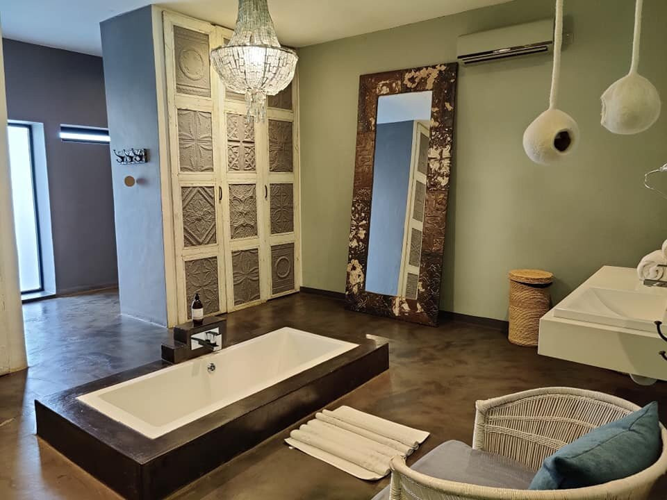 Latitude 13 Degrees主图