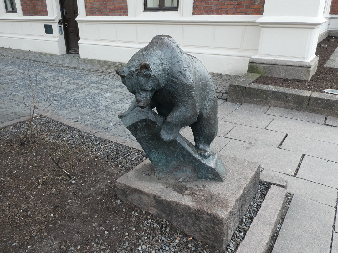 Statuen ''klatrende Björn''景点图片