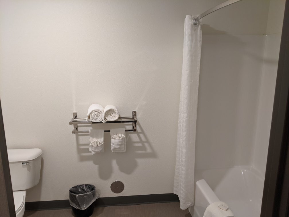 The Grove Inn And Suites