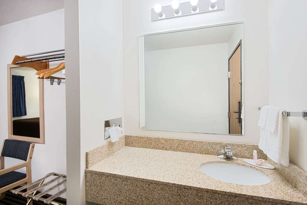 Super 8 by Wyndham Humboldt & Dakota City主图