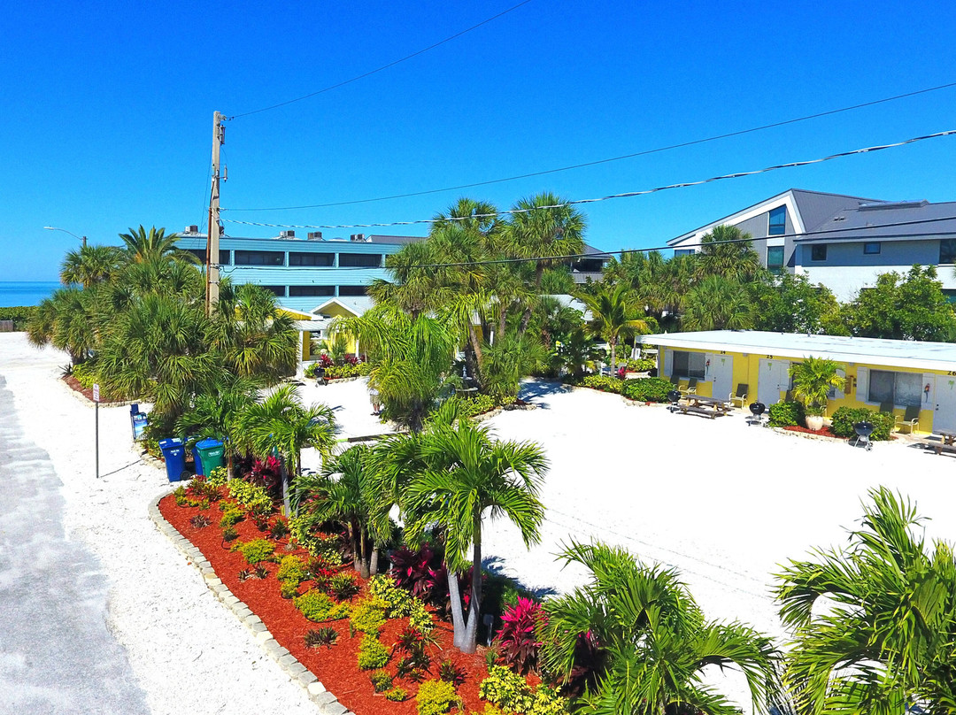 Tropical Breeze Beach Club主图