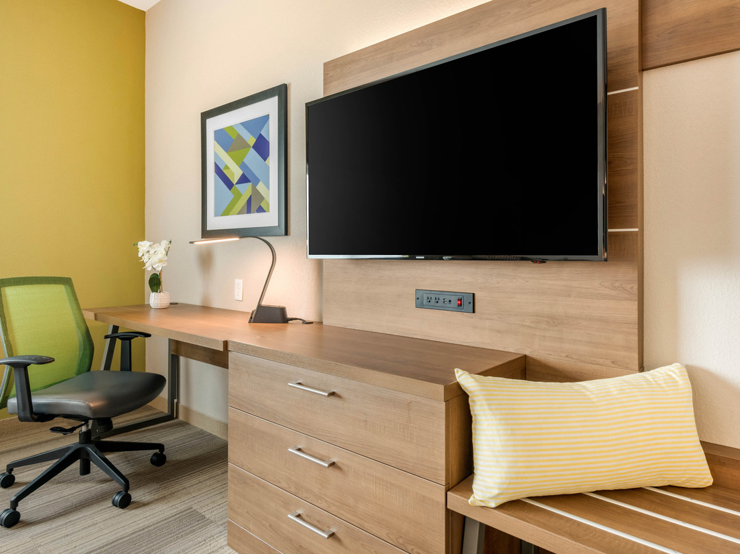 Holiday Inn Express & Suites Ruskin - Sun City By IHG主图