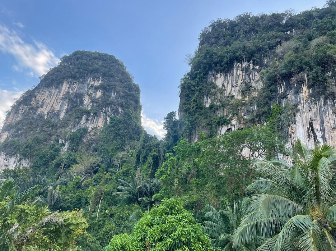 山脉悬崖别墅度假酒店主图