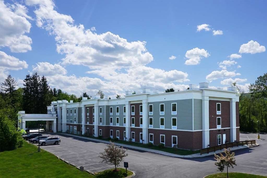 Hampton Inn & Suites Berkshires Lenox主图