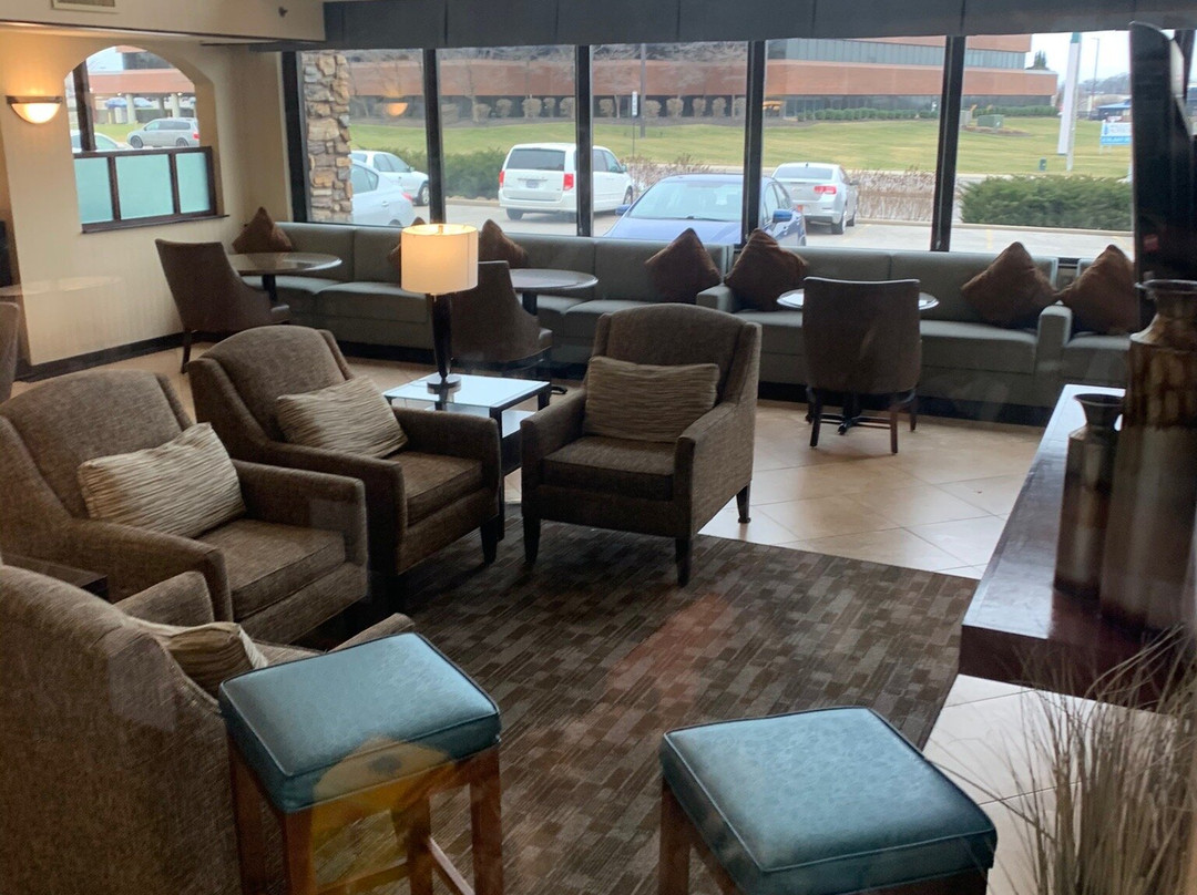 Drury Inn & Suites St. Louis St. Peters主图