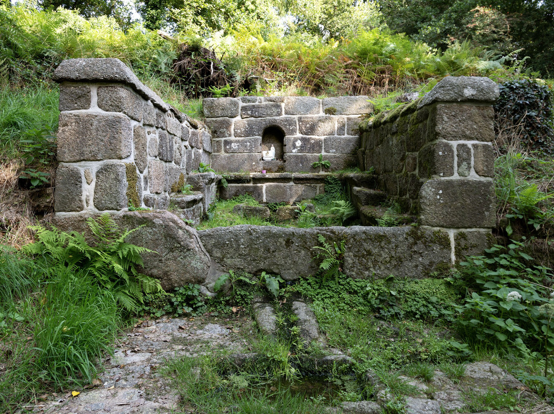 Fontaine Notre-dame De Pendreo