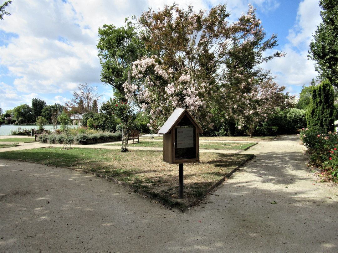 Jardin De La Villa Du Lac-昂吉安莱班必去景点