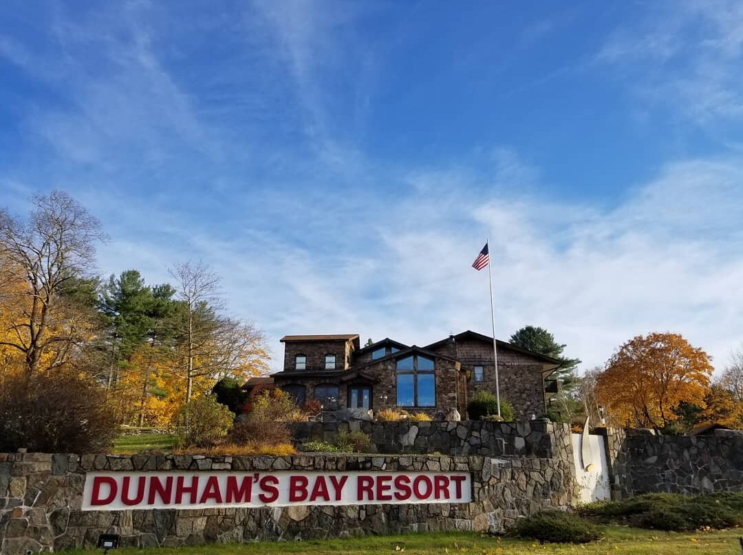 Bayside Resort Lake George主图