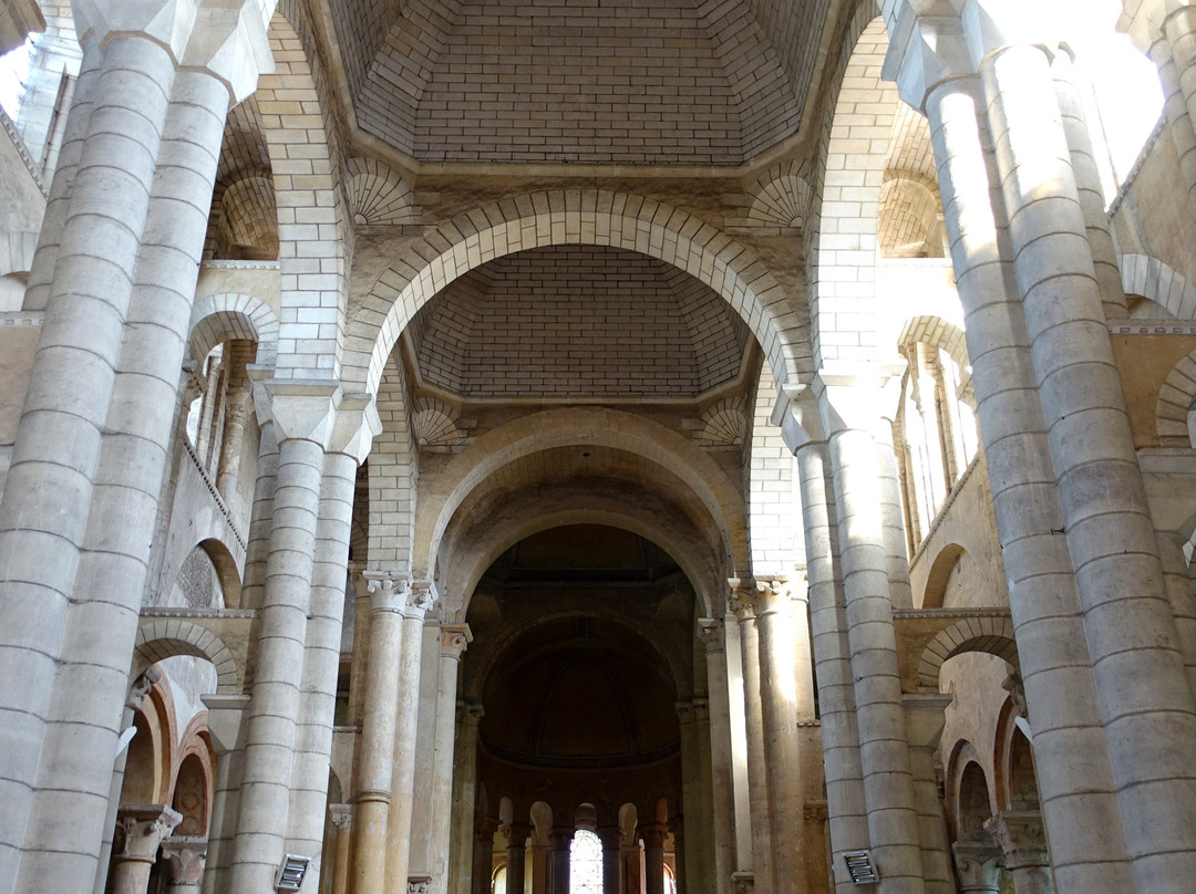 Eglise Saint-Hilaire Le Grand-普瓦捷必去景点