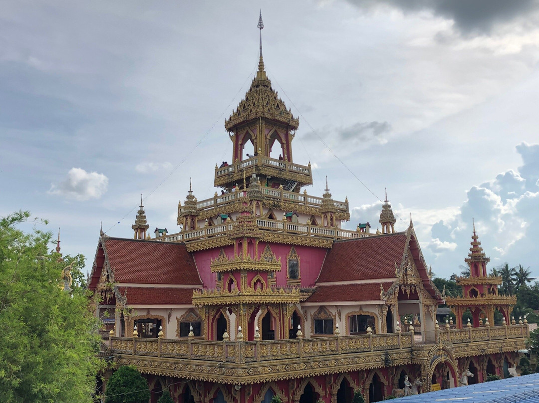 Wat Phra That Rueang Rong景点图片