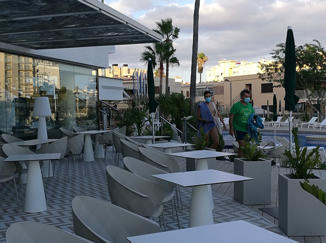 卢斯滨海酒店主图