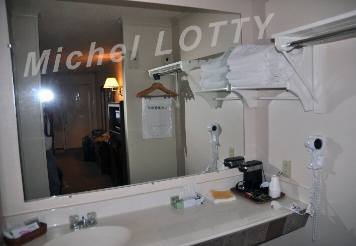 Covered Wagon Motel主图