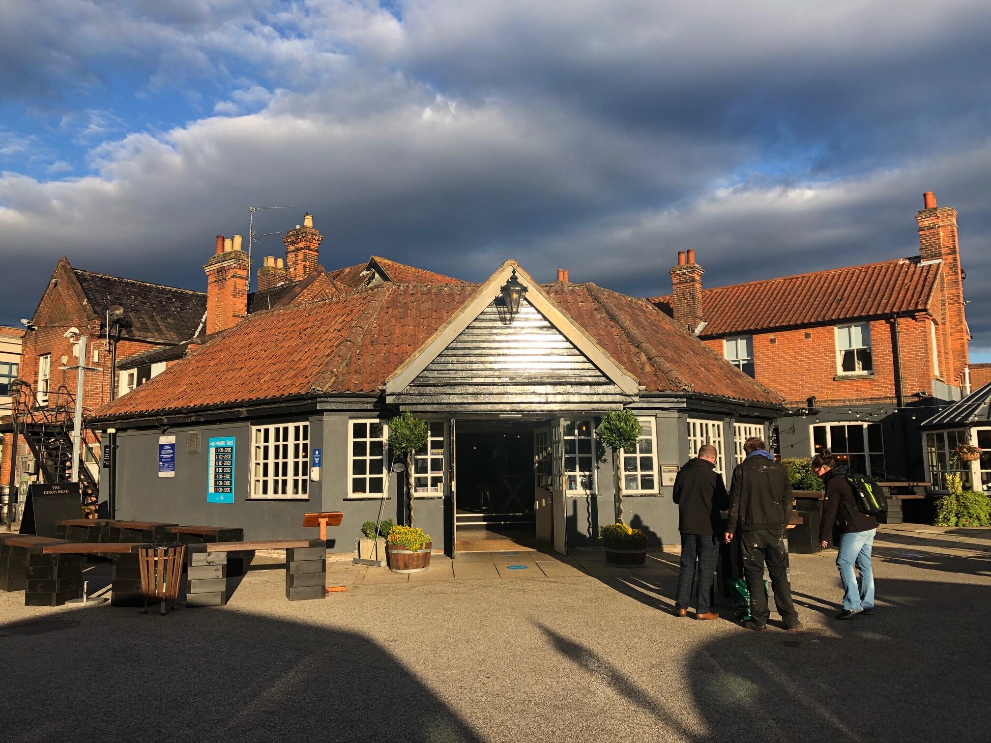 The Kings Head Stutton-餐饮