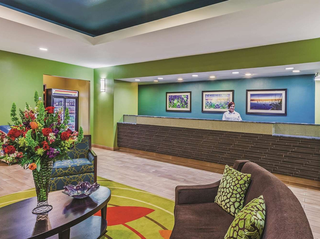 La Quinta Inn & Suites by Wyndham Paris主图