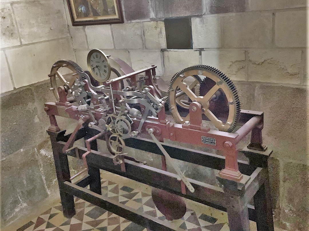 Eglise Paroissiale Sainte-radegonde-La Bruffiere必去景点