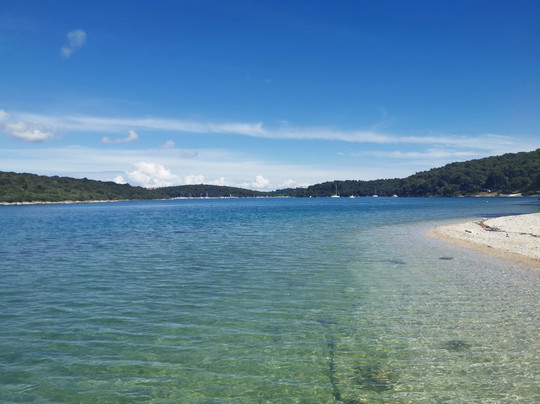 Rent a boat Pula-普拉必去景点