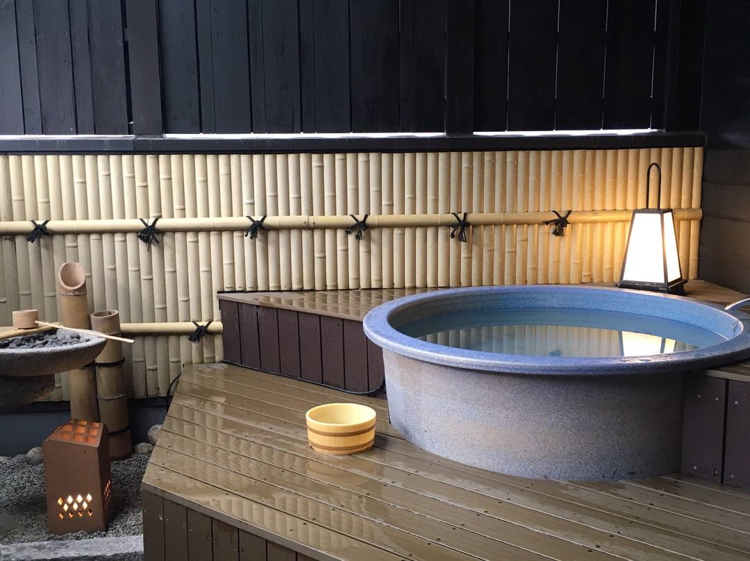 汤宿 川本屋主图