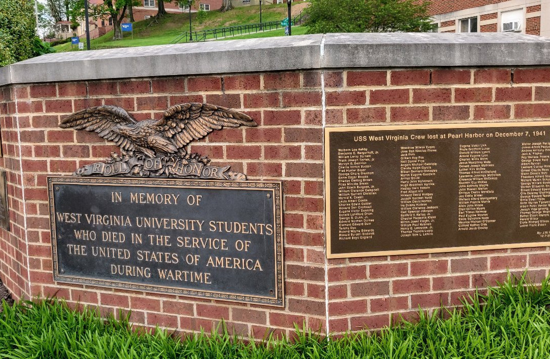 U.S.S. West Virginia Memorial Plaza景点图片