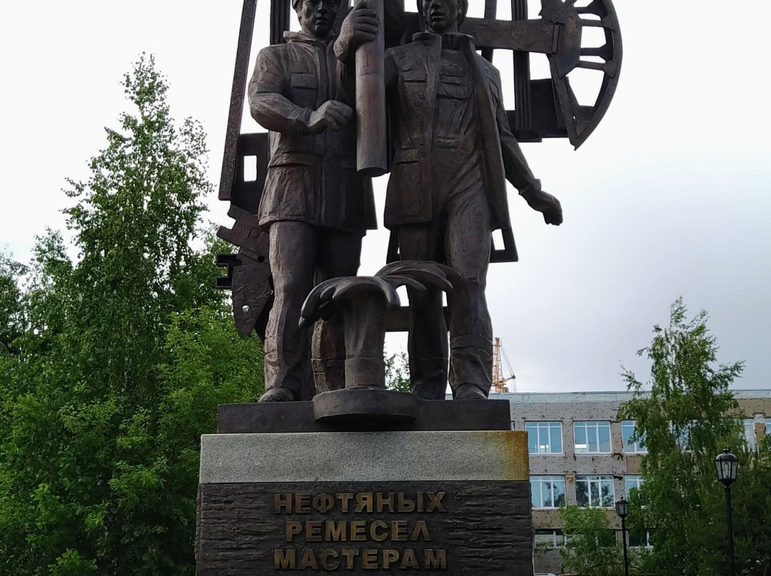 Monument to the Masters of Oil Crafts景点图片