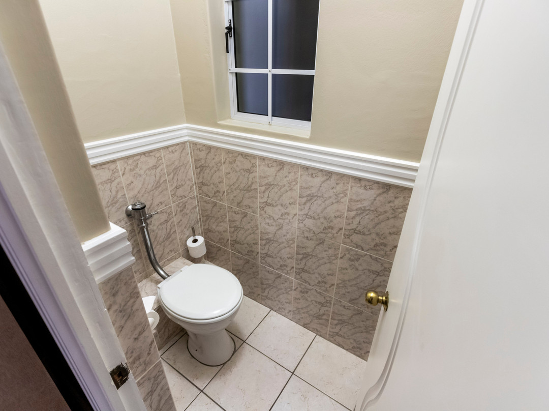 本杰明酒店主图