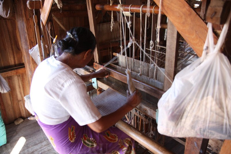 Khit Sunn Yin Lotus, Silk and Cotton Hand Weaving Centre-东枝必去景点