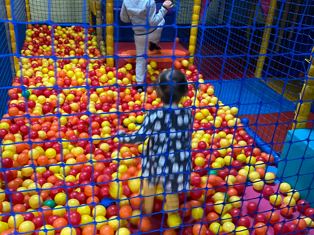 Cwtsh Newydd children’s soft play-Ammanford必去景点