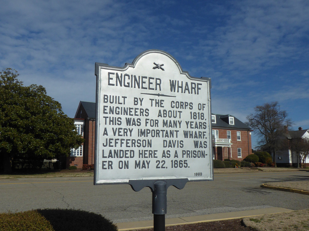 Fort Monroe National Monument-汉普顿必去景点