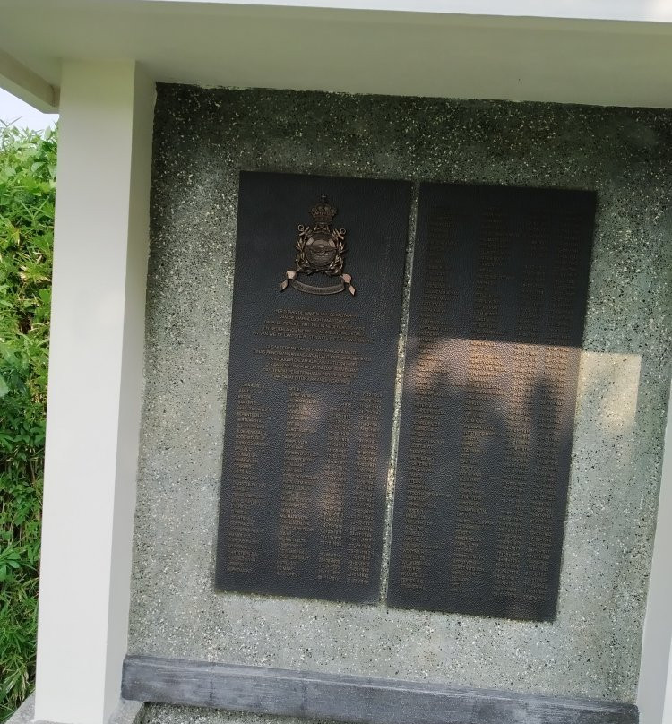 Ereveld Kembang Kuning景点图片