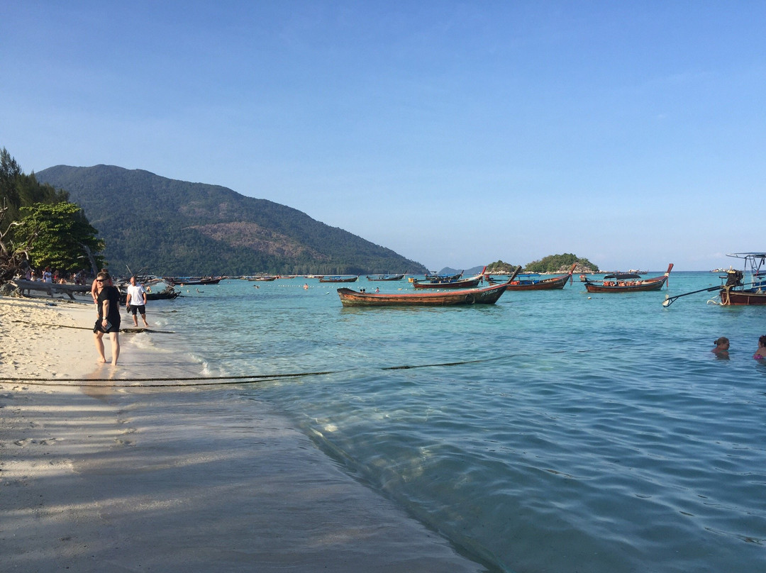 日出海滩景点图片