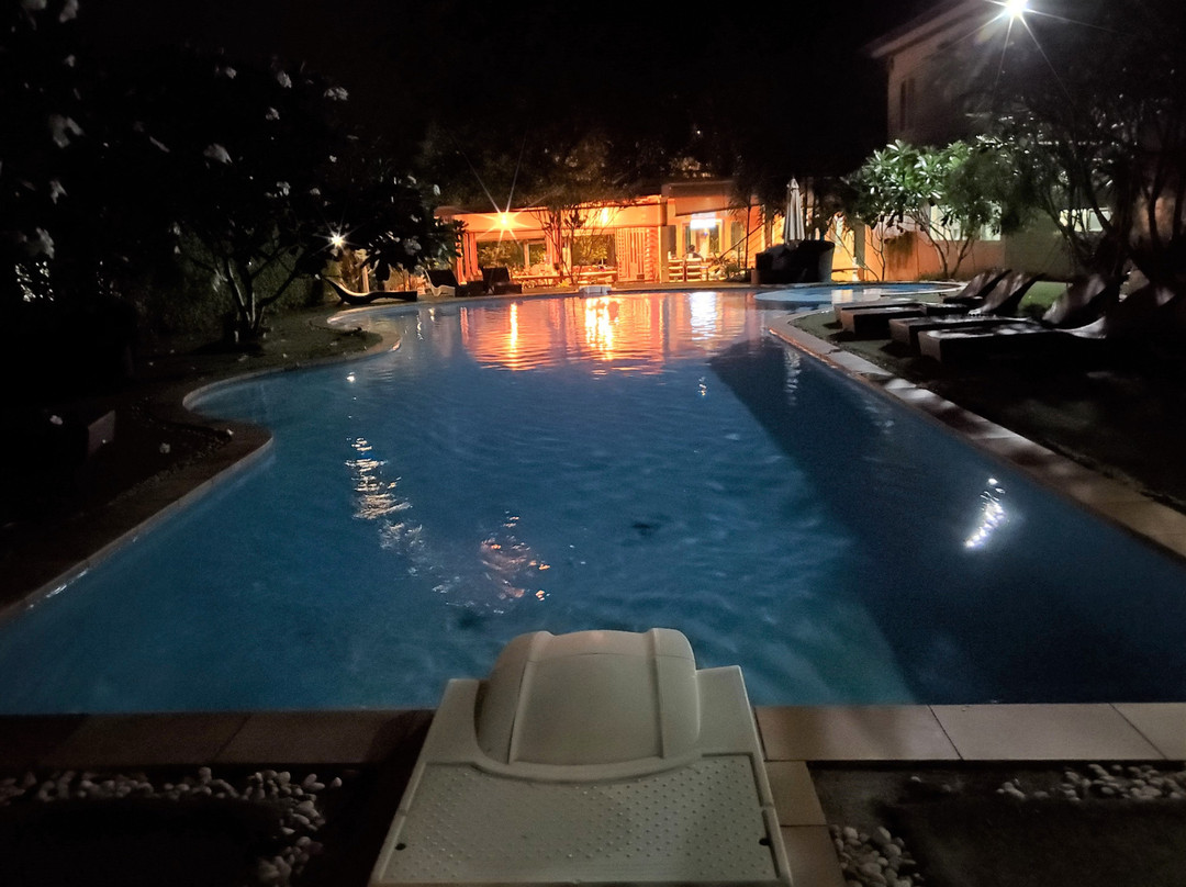 Check In and Chill Out主图