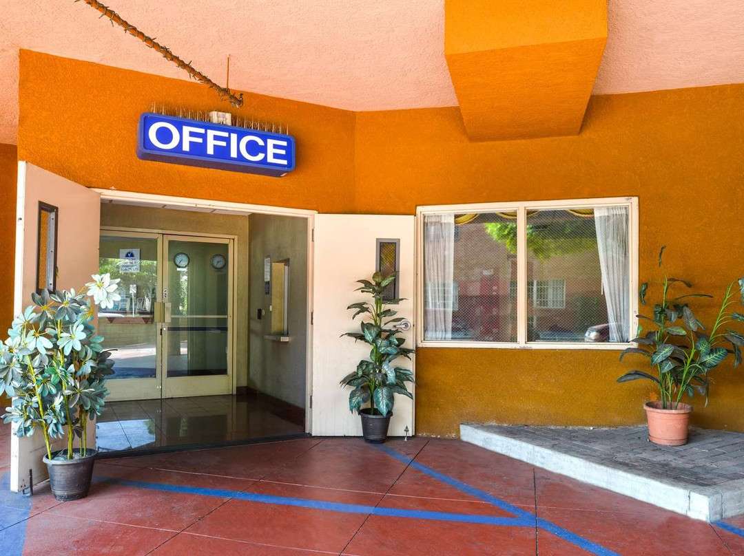 瓦勒世界酒店主图