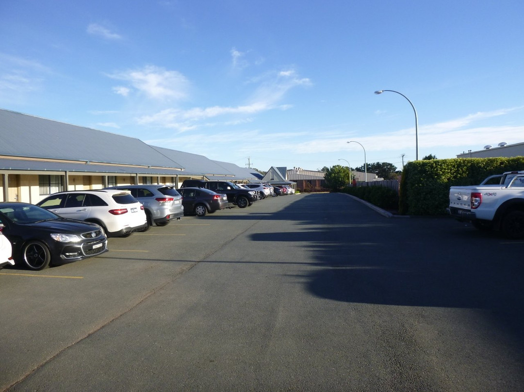 美居古尔本酒店主图